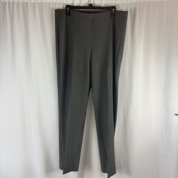 Chico's Black and White Pants - Diamond
Print - Size 2.5 R US SZ: 14R - Picture 1 of 9